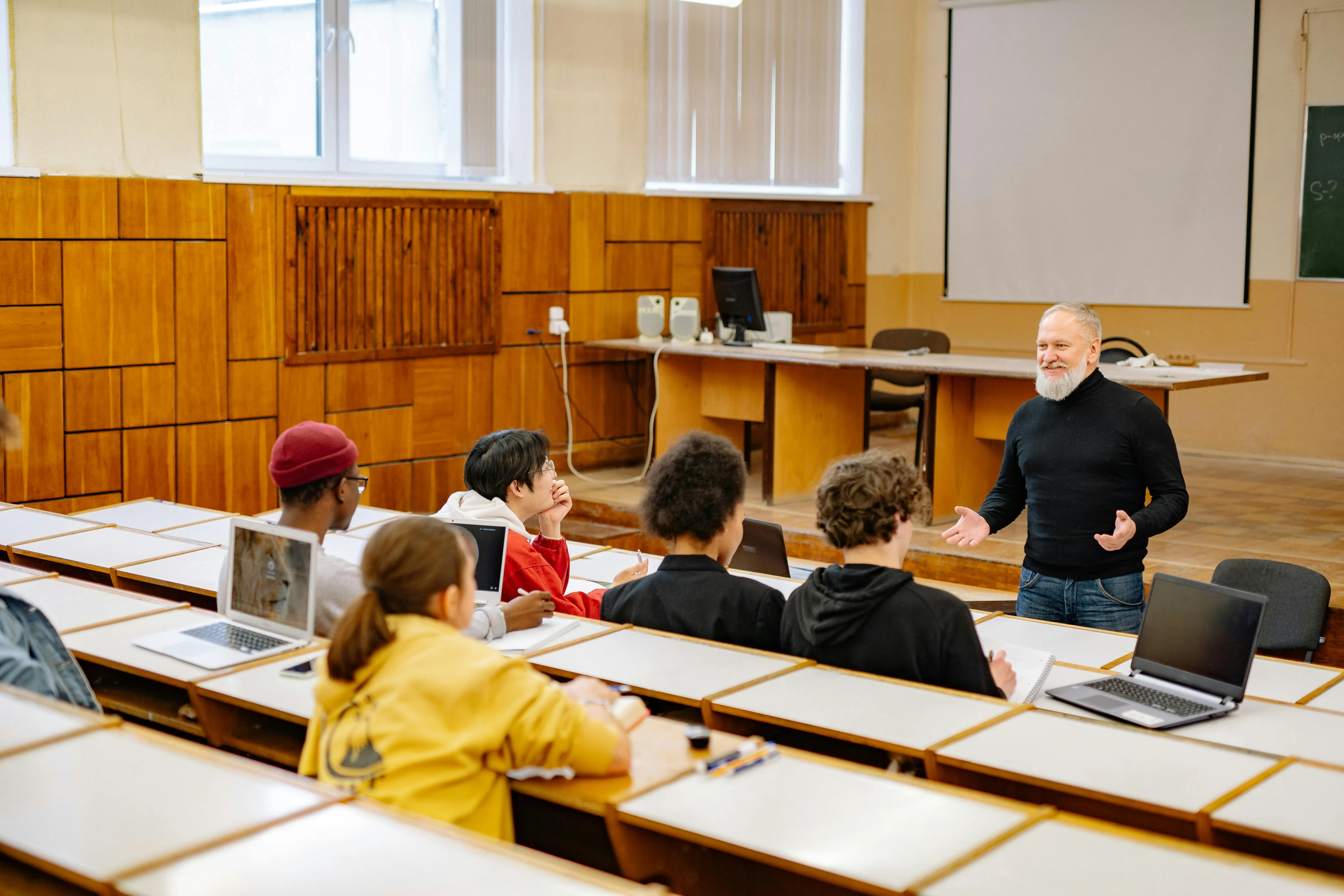 Основні етапи навчання в автошколах Полтави: що очікувати